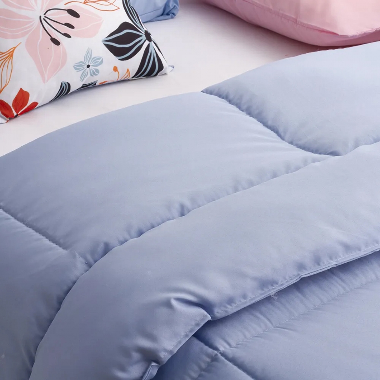 Imagen Acolchado Casablanca Oro Liso 2 1/2 P Reversible Celeste