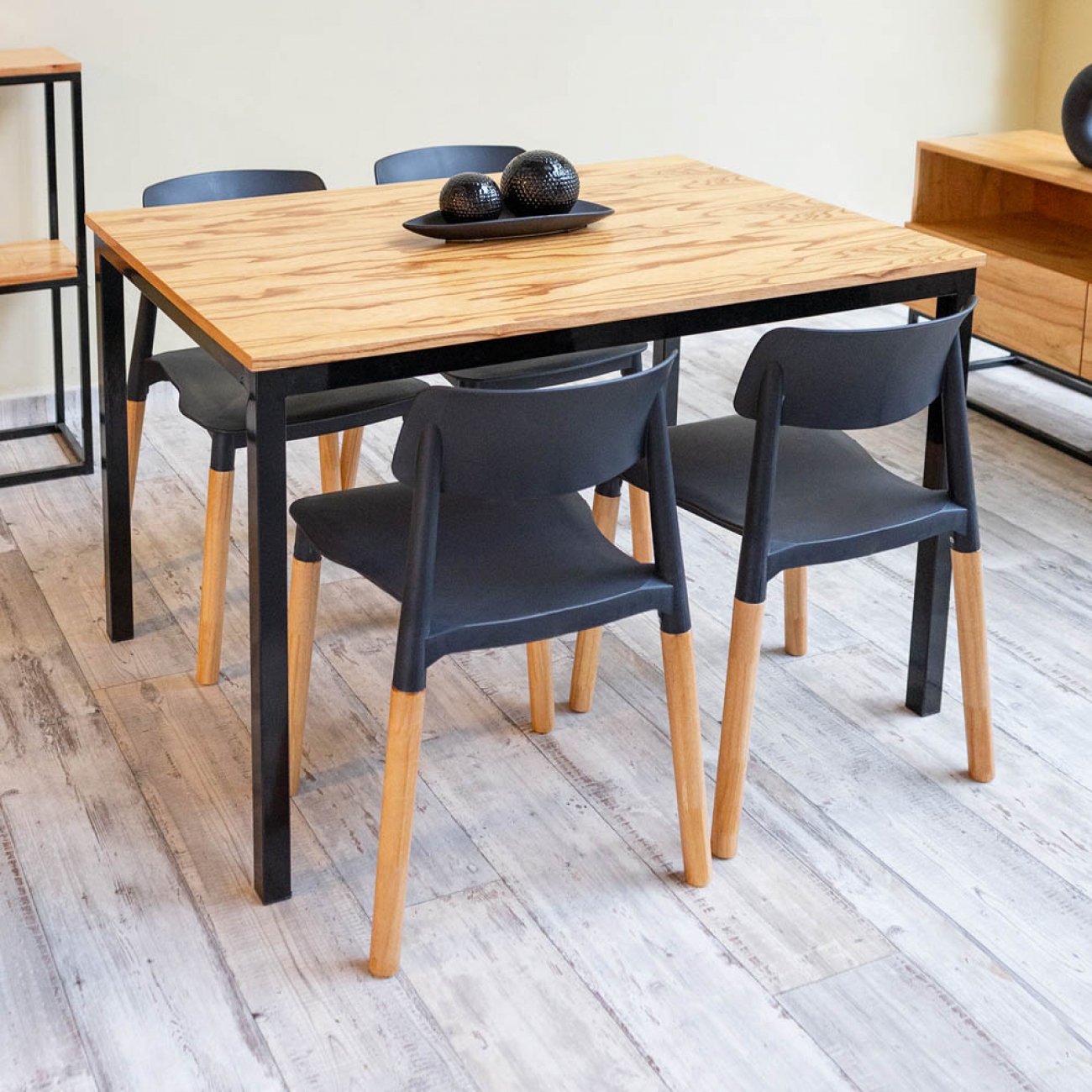 Imagen Silla De Dise&ntilde;o Comedor Quality Milan Patas De Madera Negra